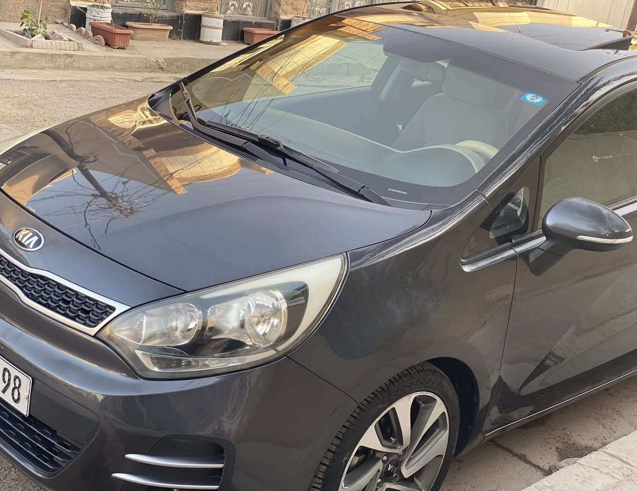 كيا ريو خليجي 2015  لون رصاصي لوك شركة مكفولة من الصبغ والحادث حتى الدعاميات بلادية فول مواصفات .. بصمة + سلايد+ تحكمات + حاكية +حساسات + مري شفط+ ويل كب حجم ١٧ ماشية 100 كم رقم بغداد الانكليزي وهزة جديدة موجودة بالكريعات السعر 100$ للاستفسار الاتصال .. ***********
