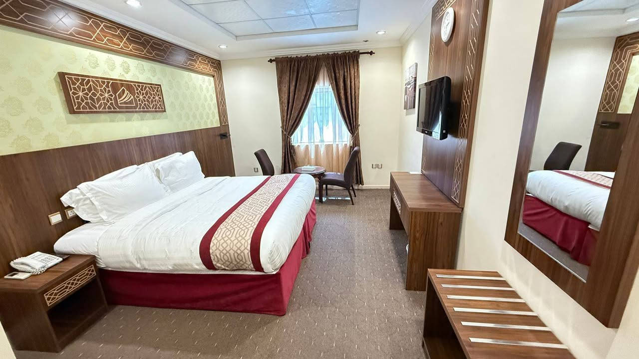 شركة
لواء كربلاء
 للسفر والسياحة
تُعلن بكل سرور
✨ عن تنظيم رحلات عمرة رجب وشعبان ✨
العمرة في الأشهر المباركة
يسرّنا أن نُعلن عن إقامة رحلة عمرة بتاريخ 14 / 1
ضمن برنامج مميّز وخدمات متكاملة
لراحة ضيوف الرحمن 🤍
🕋 يشمل البرنامج:
النقل بواسطة باصات حديثة ومكيّفة
وجبات طعام بنظام بوفيه مفتوح
الإقامة ليلتين في المدينة المنوّرة
الإقامة ست ليالٍ في مكة المكرّمة
سكن فندقي قريب من الحرم الشريف
تنقّلات مريحة مع تقديم الهدايا
إشراف ومرافقة مستمرة طوال الرحلة
💰 سعر الرحلة:
(850,000) ثمانمائة وخمسون ألف دينار فقط للفرد
📞 للحجز والاستفسار:
‏‪0770 575 5300‬‏
‏‪0787 333 4995‬‏
 العنوان:
كربلاء – مقابل المكتبة المركزية
