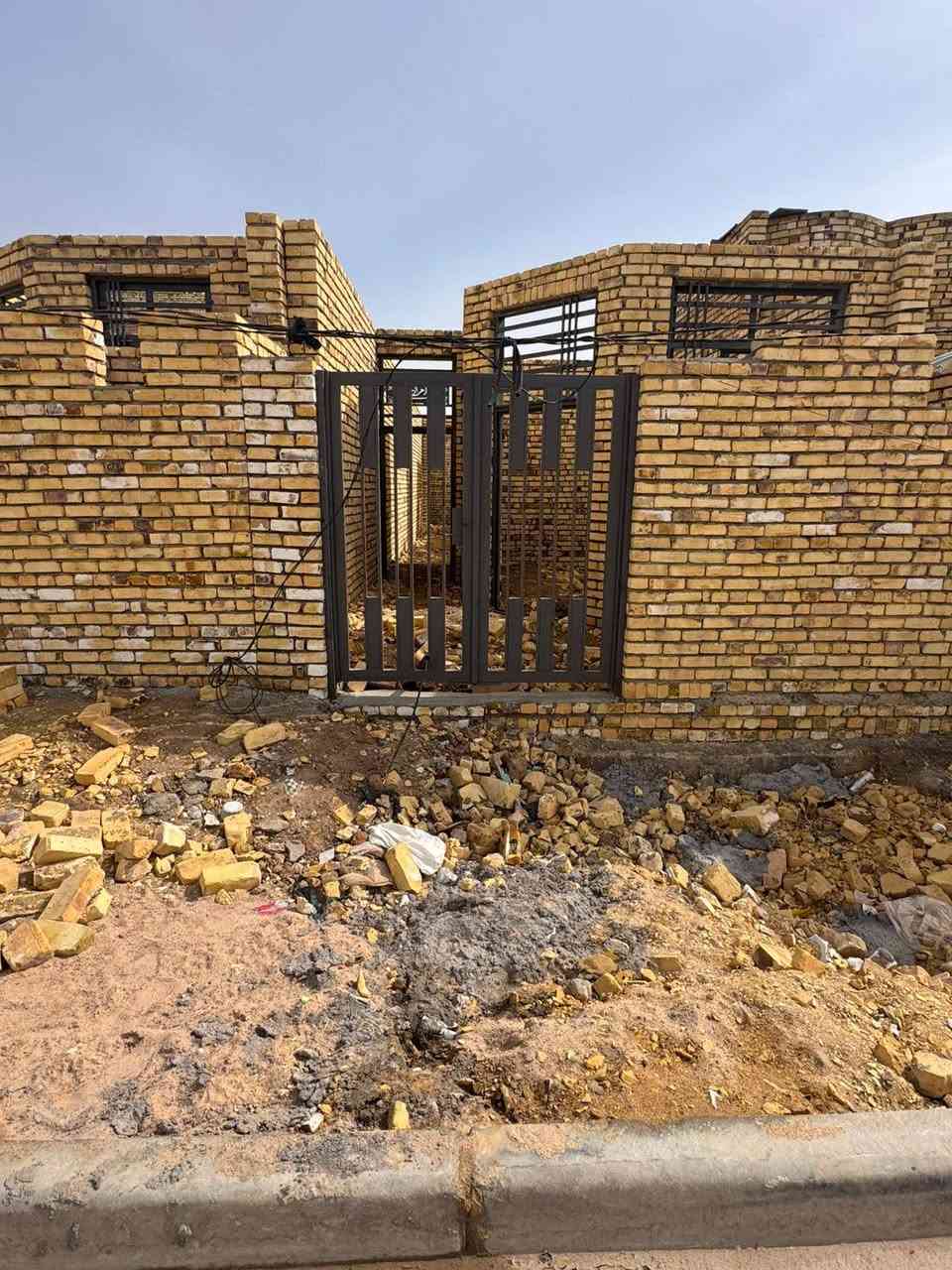 هياكل البيع رقم معامله واصله التقيم متر100 حي الموظفين خدمات تبليط وكهرباء ومجاري جهاز رقم القطعه 7168 رقم الهاتف ***********
