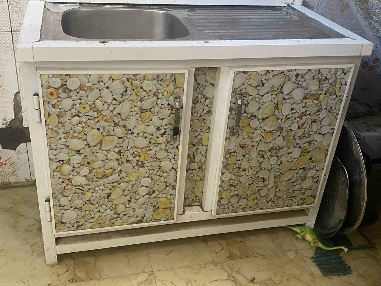 كاونتر للبيع ٣قطع نضيف وقوي مكان الحسينيه مال الراشديه سعر 150نهايته رقم هاتف ***********
