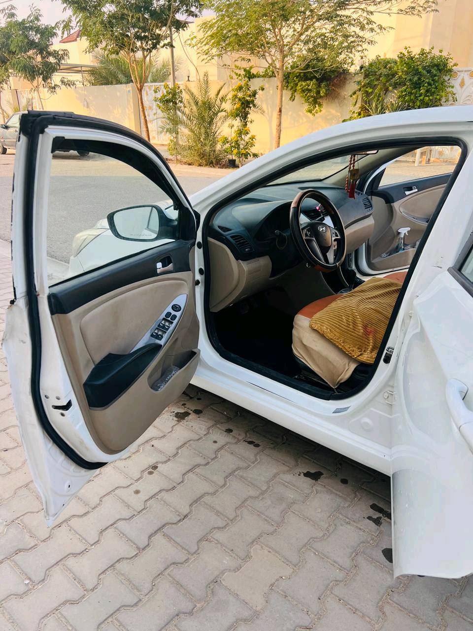 سلام عليكم اكسنت موديل16 للبيع فول مواصفات مكينه 1600 تبريد شغال بيها 3قطع مكاني نجف ***********