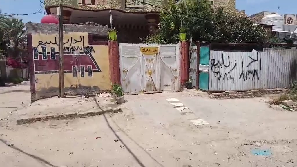 دار للبيع طابو صرف 
الموقع مميز حي الحسين بشارع اسواق تفاحة - ركن على ٣ شوارع مقابل مولدة مازن 📍
- المساحة 230م
- الواجهة 12
- النزال 20
- السقف عكادة
( البيت حالياً بالسند عرصة 
تكدر تسحب علية سلفة )
🔶 يحتوي البيت :
🔹غرفة عدد 2 (4*5)
🔹صالة عدد 2 (الاولى 3*4) (الثانية 10*4)
🔹استقبال (6*4) 
🔹مطبخ داخلي وخارجي 
🔹مجمع صحيات خارجي 
🔹مخزن (2*4) 
🔹ممر داير ماداير البيت 
🔹حديقة داخلية بيها محمية وخارجية 

السعر : 130 وقابل للتفاوض
ومع الاثاث حسب الاتفاق .

للاستفسار التواصل عبر الارقام التالية :
***********
***********
او مراسلة الصفحة 🤍
