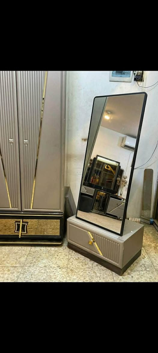 ✨ غرفة تركي ضخمه 9قطع ✨
نظام أبواب هايدروليك موديل نازك مختلف 
قماش وتر بروف الأصلي 
 ضهر بلوك
✨ نظافة 95/💯
 شد ونقل مجاني داخل بغداد
توصيل للمحافظات بأسعار رمزية


**إذا كنت صاحب هذا الإعلان وتريد حذفه لأي سبب، رجاءا أرسل رسالة إلى الدعم الفني**