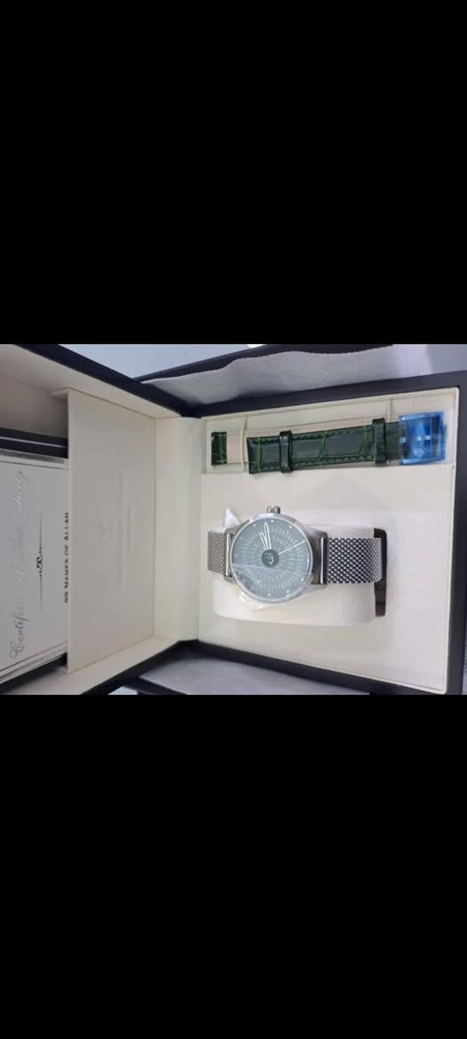 برنارد اج ماير سويسري اصلي مع الشهادة اصدار خاص كما موضح بالصوره سعره بالموقع كدامكم اني حكللكم فتحة بابها ٦٠٠ دولار نص القيمه وامر بيعه حلو سوم لعد اخوك


**إذا كنت صاحب هذا الإعلان وتريد حذفه لأي سبب، رجاءا أرسل رسالة إلى الدعم الفني**