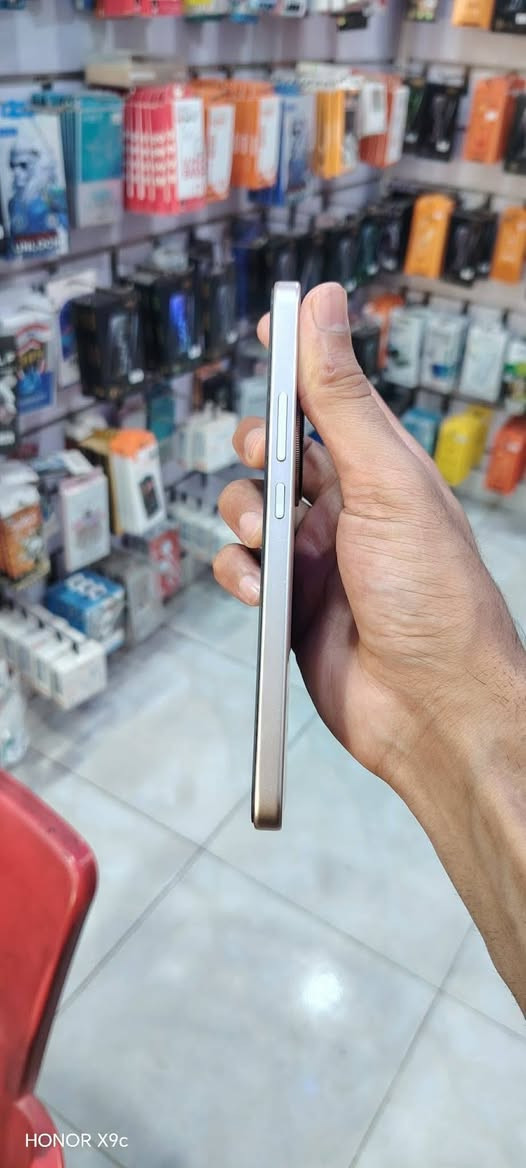 هونر5G X9D ذاكره256رام12جهاز مكفول وغراضه ويا سعره375 مكاني مشخاب ***********
