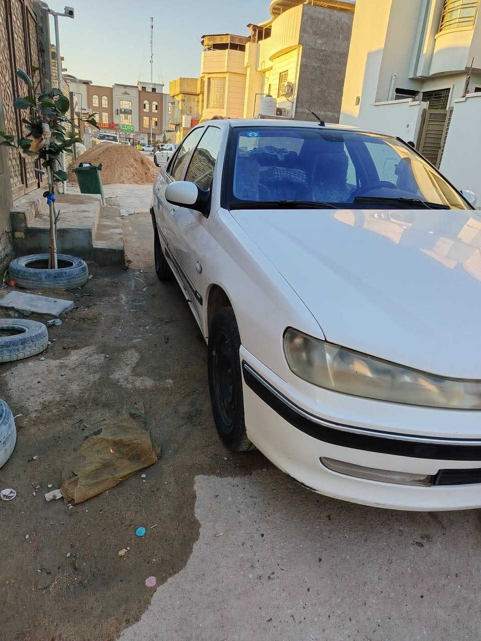 سلام عليكم بيجو فرنسي ٤٠٦  موديل ٢٠٠١سياره نظيفه رقمها بغداد سياره موجود بل بصره سياره نظيفه بس بيه ضربه بل مدكر الخلفي واضحه بصوره سياره بسمي   رقم الهاتف *********** واتساب
