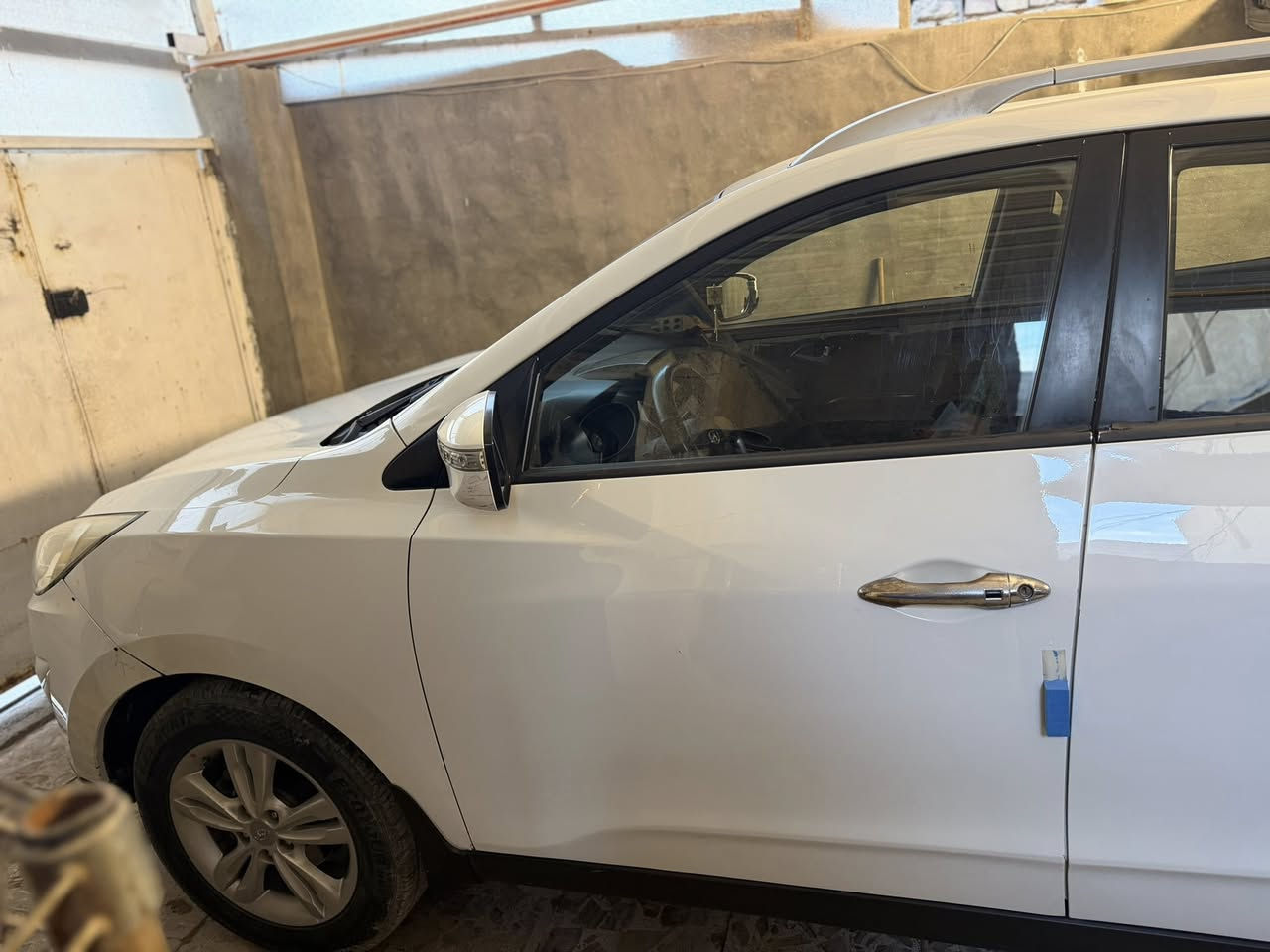 السلام عليكم للبيع توسان موديل 2011 وراد خليجي مكفوله من التبديل صبغ ربع بايتين جهه السايق فقط الباقي مكفول كير ومكينه خير من الله السياره نص فول سنويه لغاية 2028 تخم تاير جديد وسونار مرفوك بل منشور السعر 130 وبيها مجال شي بسيط استفسار اتصل على الرقم ***********
