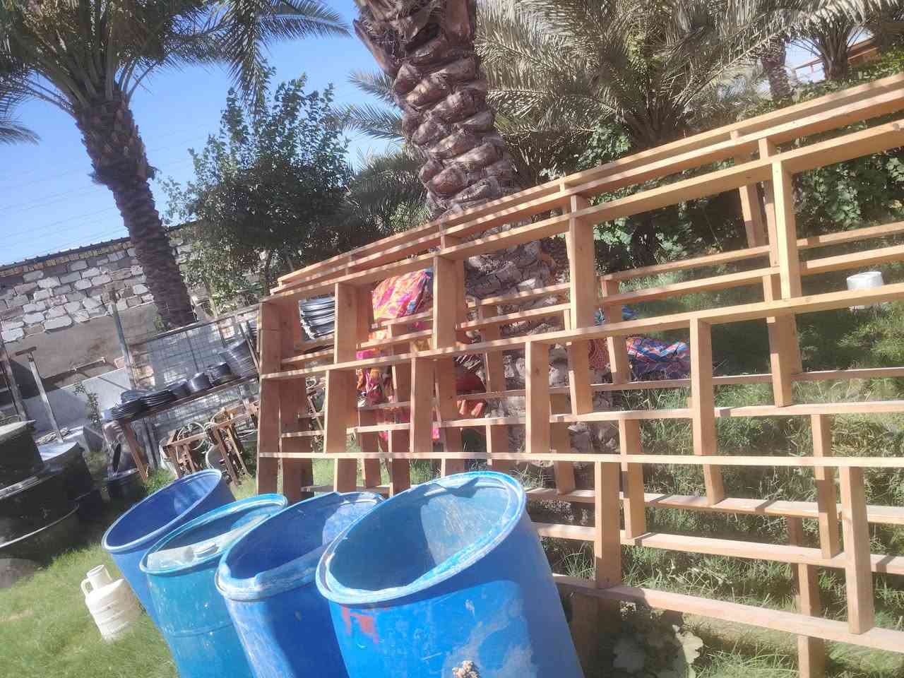 السلام عليكم ورحمة الله وبركاتة غراض لبيع
رفوف خشب عدد 3وباب دفتري كامل مع جرجوبه عدد 3وشيلمان عدد8 طول 4/5 وبيهن 4وبيهن 3/5وخان جام كامل مع مشبج مالته وميز الألمنيوم اتصال رقم ***********

