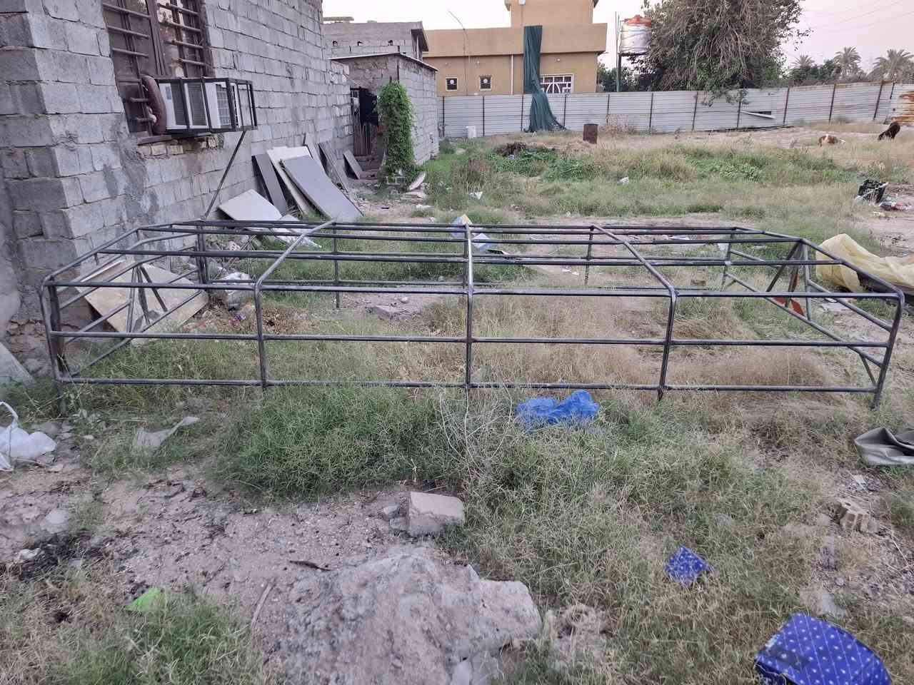 السلام عليكم اخوي قفص مال كنتر حدادة جلال مكاني بغداد السعر 300 وبيه مجال ***********
