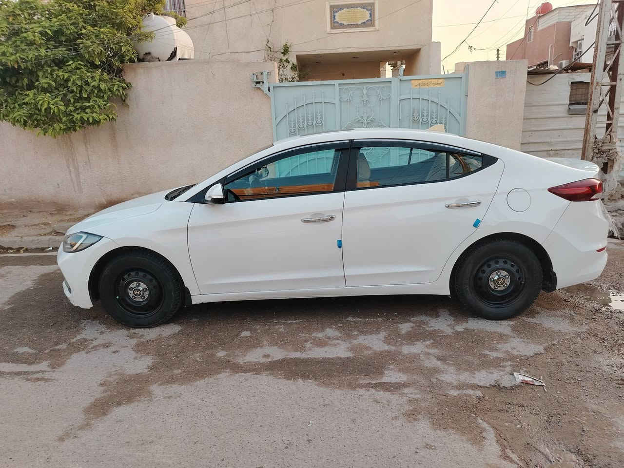 النترا للبيع موديل ١٩
خليجيه سوبر
سنوية بسمي 
محرك كير تبريد
خير من الله
مكان البياع حي العلام
رقم الهاتف ***********
                ***********
السعر 155 وبيها مجال
