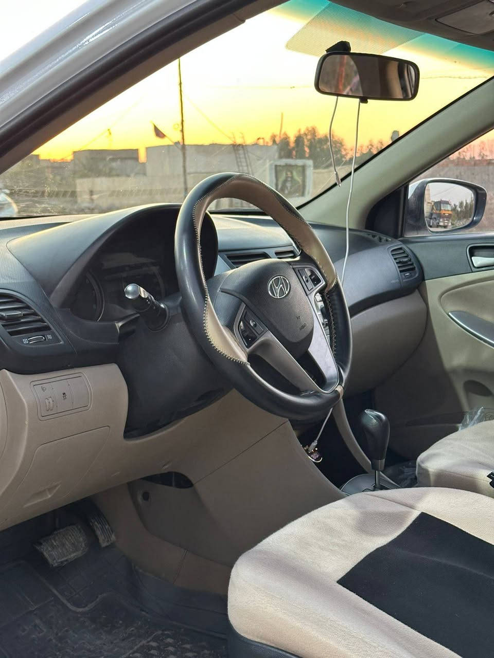 اكسنت 2018.          
فول نضافة 

السيارة ماشية 160الف 

وارد خليجي 

رقم سليمانية تريد وكالة او تحويل ثاني يوم 

السعر 107 بيها مجال بسيط. 

للاتصال ***********
