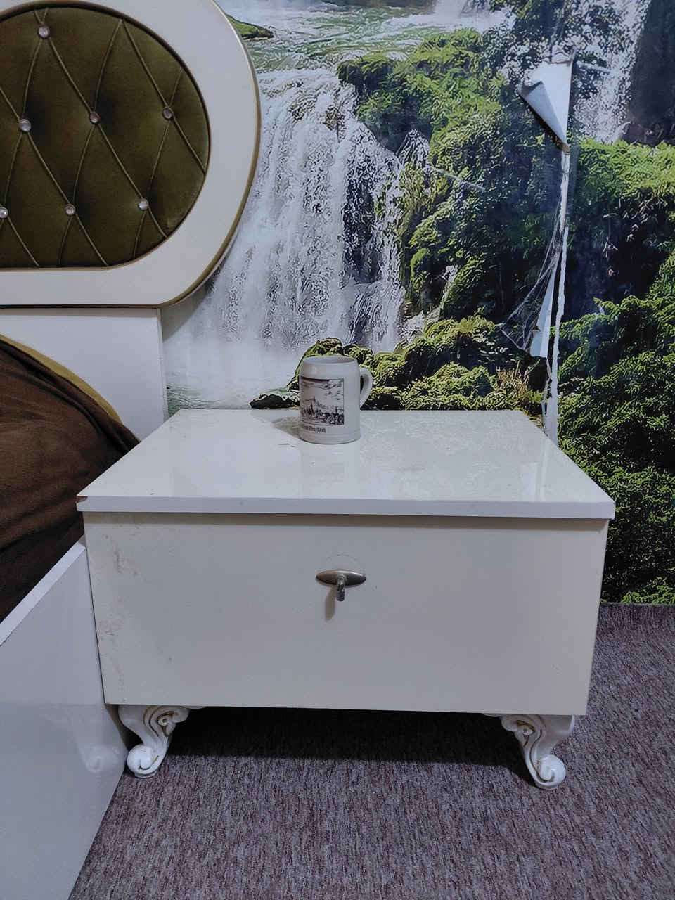 للبيع غرفة خمس قطع مستعمل نضيف
السعر ٣٥٠الف الاستفسار عن الموقع هذا الرقم *********** 
واتساب  فايبر ماسنجر موجود
