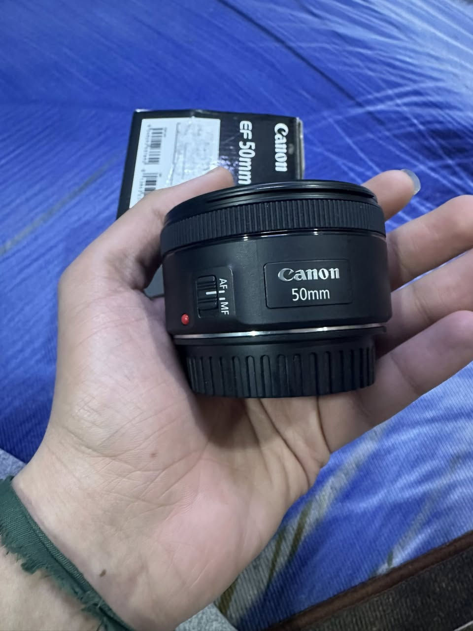 عدستين كانون الأوله 24-70 فتحه 2-8 اصدار ثاني  سعرها 250 وبيها مجال عدسه ثانيه 50 ملم فتحه 1-8 نضيفه كلش سعرها 100 مكاني بغداد مدينه الصدر رقمي ***********
