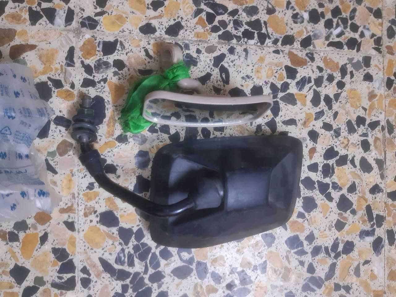 السلام عليكم  غراض للبيع الأصلي اكلج وعينة كتف والملف اويلبم مدينة الصدر ***********بي وتساب
