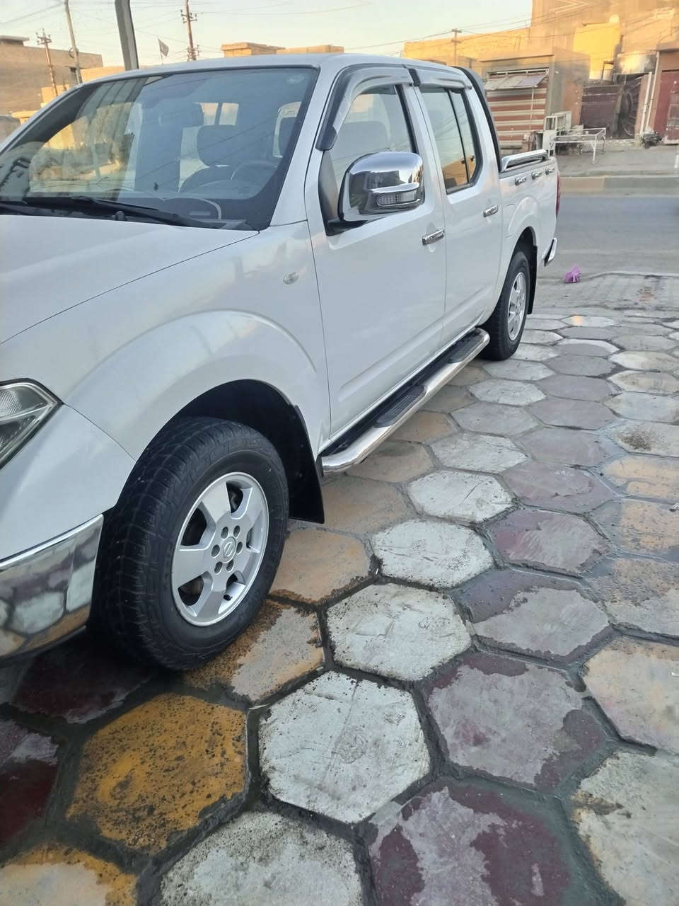 سلام عليكم بيكم نيفاره ٢٠١٣ سياره جديده مكفوله من كلشي رقم بغداد بسمي مكينه كير اكسن تبريد شغال مكان بغداد رقم ***********
