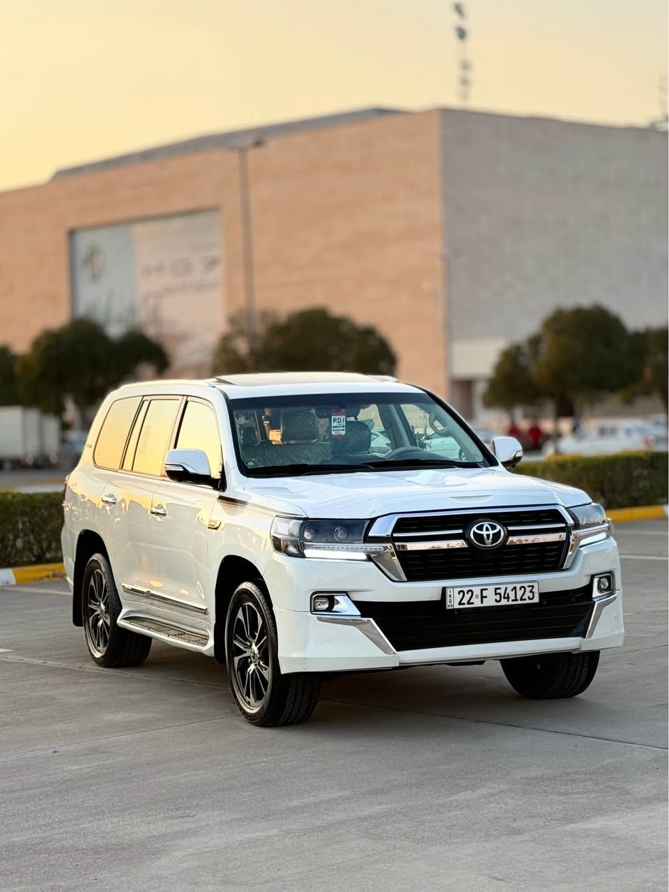 تويوتا لاندكروزر موديل ٢٠١٧ 
GXR V8  ٨ بستون مكينة ٤٦٠٠
٩٠ هةزار حقيقي رويشتية
رقم و سةنةوى و هةزةى هةمووي نويية بةناوى خومة گير و مكينةي نةكراوةتةوة به شه رت  بئ بؤياغه هيچى نيه ته نها دوو  چى تعديه
باقى هه موو شتيكى  به شه رت پيش و پشتى 
كراوه ته  ٢٠٢١ هه تا بليى سه ياره كى خاوينه
Eco  سلايد  دةبل گير ئوتوماتيك و عادي
دبل ماوس  تبريد مركزي  شاشة ايباد        تحكم سكان تحديد سرعة ٨ ايرباك
لايت مسح  كوشين جلد  كوشين كارةبايي
سةلاجة  ئاوينة كاميره  كاميرا ٣٦٠ دةرةجة
بصمة و شغال  حةساسي بيش و بشت
لايت زينون  لايت اوتو  شغال لة كونترول
پينج كاميرا   زور مواسةفاتي تر .....
سعر  🔥  455  🔥
 ***********  /  ☎️ أربيل, العراق
