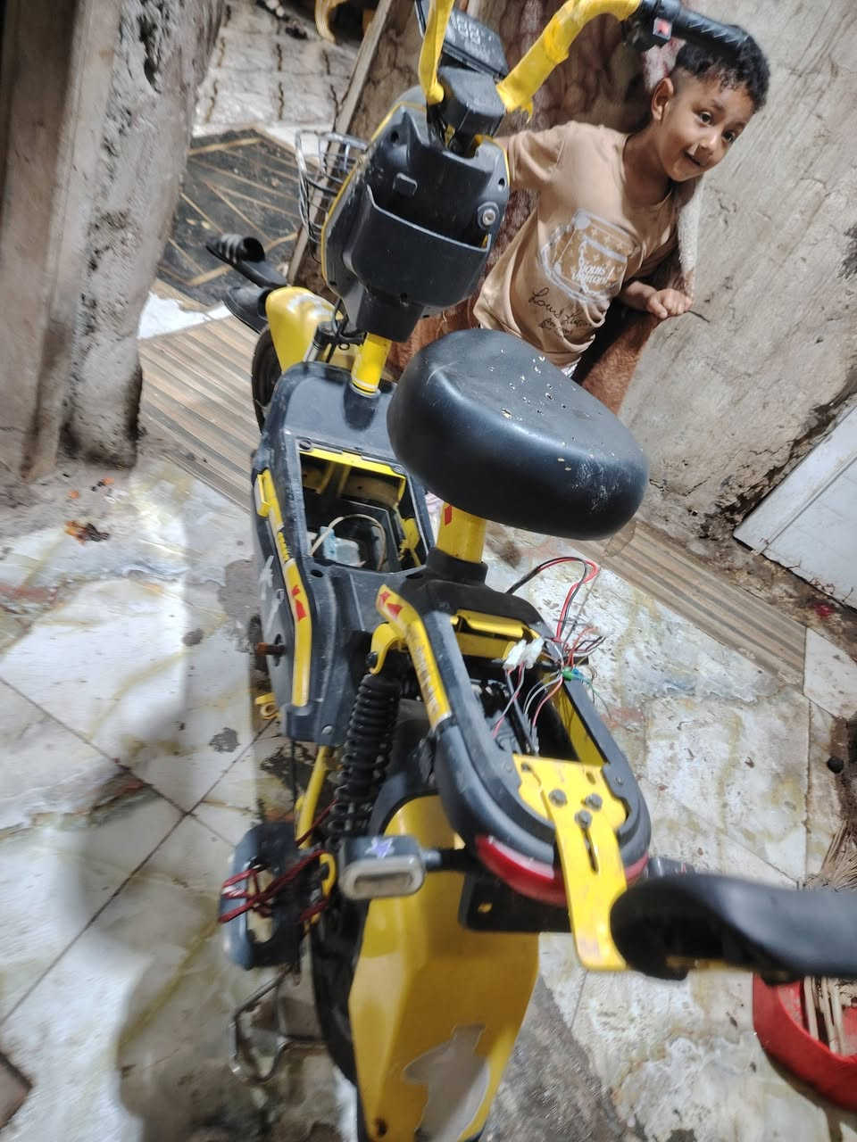 دراجه للبيع قبله حي الجامعه ١٥٠ جانت تشتغل وتركته ابيع كوم حديد ***********
