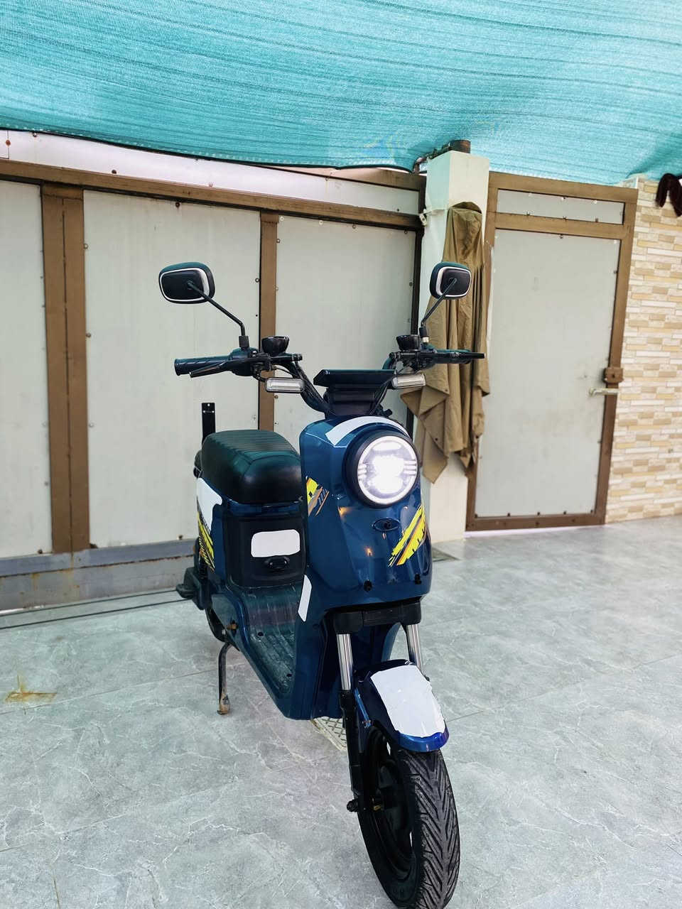 ‏سلام عليكم للبيع دراجة R10   نظيف ما أبي اي عيب اتصل ***********
