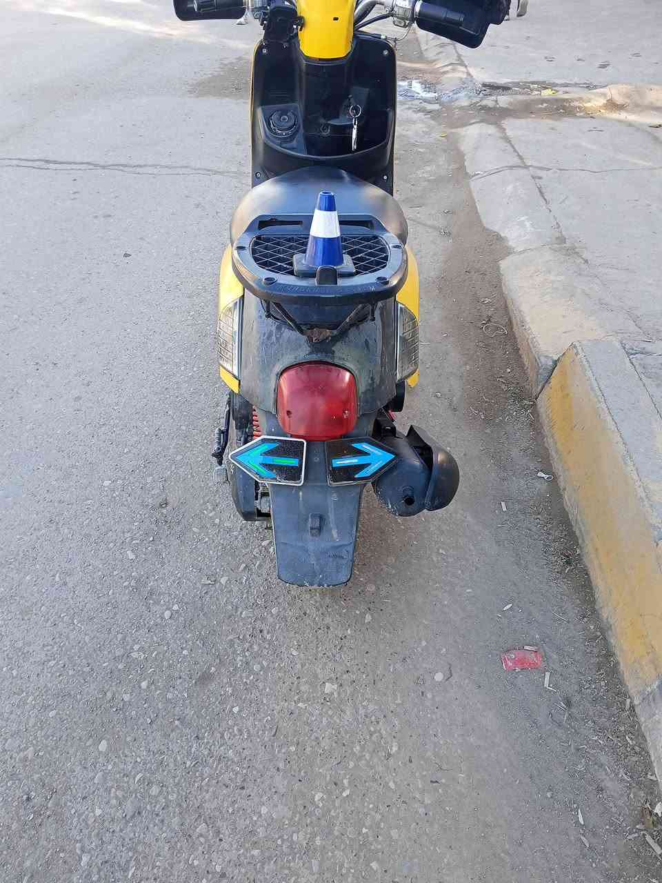 السلام عليكم دراجه بوليس للبيع اومراوس  بلاديه ما مفتوحه موديل 2008 كابريتر دراجه كامله مكمله ربع دينار متذب عليه دراجه كفرات بلاد سلف هندر كهربائات كله شغال لايت عالي ناصي بك لايت   مكينه ماتسمع صوته ناعنه  مكاني ديالئ بعقوبه لاستفسار عل رقم *********** السعر 500وبيه مجال
