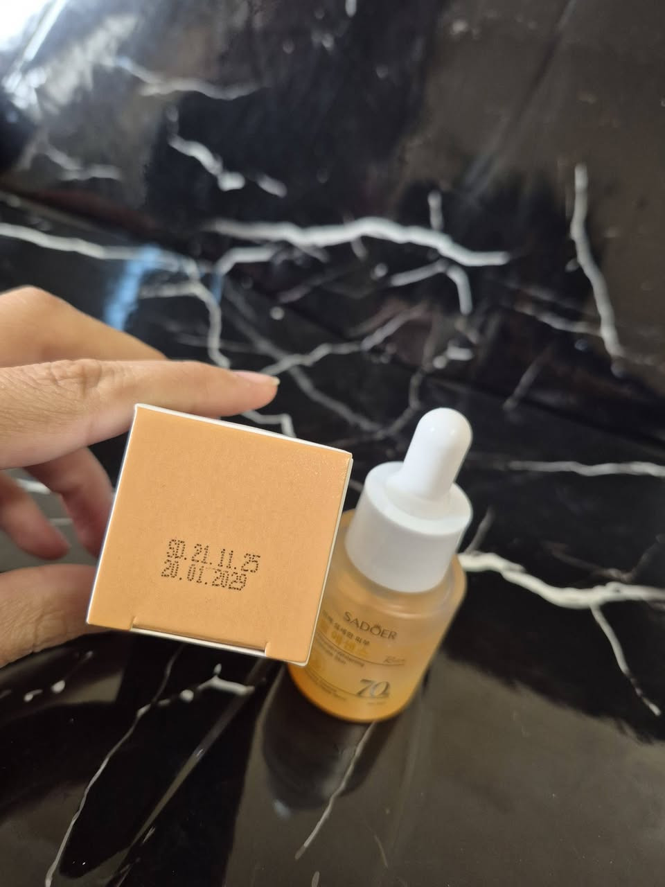 مستحيل تكون من هذا السيروم يجننننن 
 سيروم Sadoer بتركيز 70% من خلاصة الأرز القطرة السحرية لبشرة زجاجية وموحدة اللون. يعمل بتركيبة النياسيناميد والسيراميد على تفتيح البقع الداكنة وترميم البشرة بعمق، ليمنحك ملمساً ناعماً وإشراقة تدوم طويلاً سع. القطعه ب٣ 
اكثر وحده تتفاعل تفوز كل خميس وحده تفوز


**إذا كنت صاحب هذا الإعلان وتريد حذفه لأي سبب، رجاءا أرسل رسالة إلى الدعم الفني**