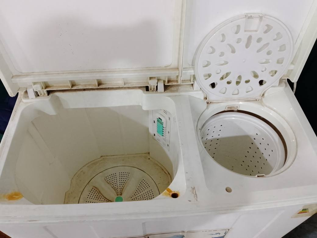 غسالة شغاله ونظيف للبيع 
للاستفسار اكثر الاتصال على الرقم 
*********** عمارة, ميسان
