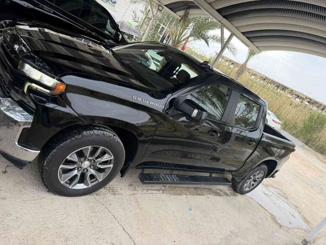 السلام عليكم سلفرادو للبيع او مراوس
السعر 250موديل 2021 محرك 8 حجم5300 باب جبير بدي قصير سياره جاهزه من كلشي مكان السياره واسط الزبيديه ***********
