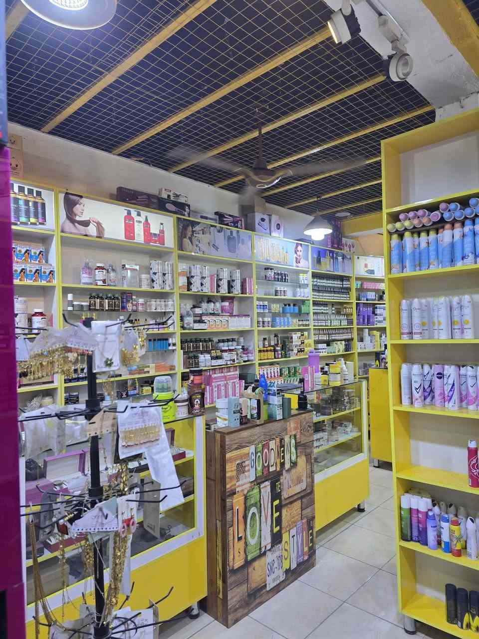 رف عدد ١٦ 
قياس الارتفاع مترين ونص 
عرض متر خشب ثكيل تفصال ...قطعه ب ٨٠
فاترينه تفصال عدد ٧
عرض متر الارتفاع متر و ١٠
قطعه ب ٨٥
عنوان بغداد جكوك قرب بوابه كاظميه 
***********
