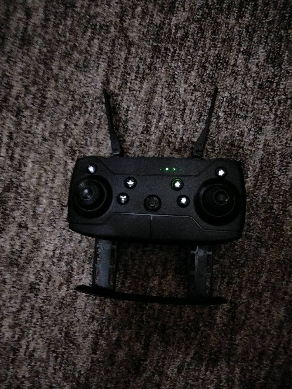 
ما هو موديل الدراون؟: 
الاسم : E88 PRO
هل الكاميرا مدمجة أو يتم ربطها بالهاتف؟: 
تحتوي كامرتين ربطها بل هاتف
كم مدة حياة البطارية؟: 
لا اعلم
هل هناك قطع غيار أو ملحقات إضافية؟: 
نعم 
أين يقع مكانك لاستلام الغرض؟: 
بابل ( حله )