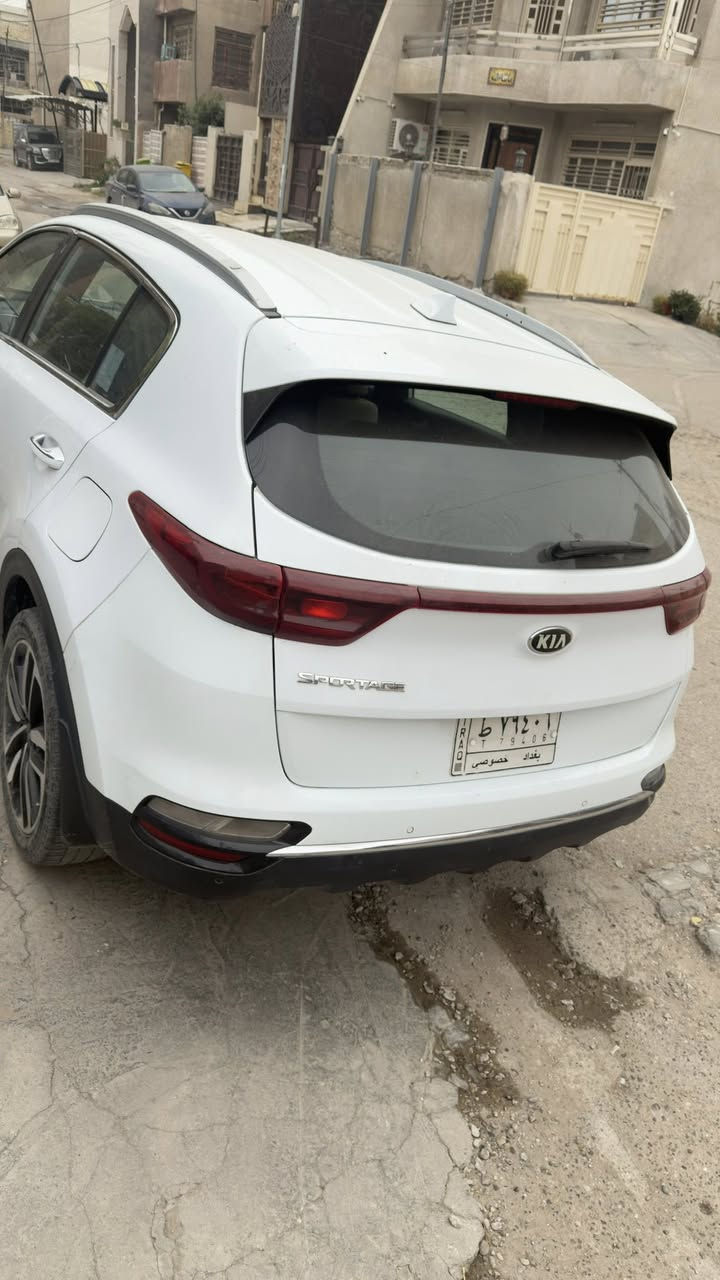 كيا سبورتج للبيع 
خليجي موديل 21
مري شفط شاشه اصليه 
بسمي رقم بغداد 
السياره متجايه بيها حادث 
مكاني حي الجامعه 
السعر 175 وبيها مجال 
***********

