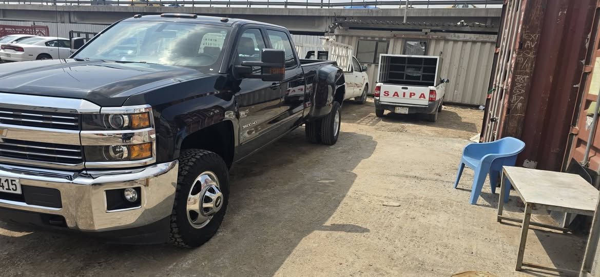 شوفر سلفارادو موديل ١٧ دبل تاير كلين مكفوله حساسات شاشه تحكم رقم شمالي عنوانها بغداد سعرها ٣٢٠ هاتف  ***********
