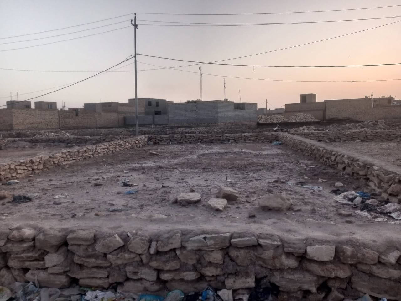 قطعه 200 متر ورا الملعب لقديم قريبة علة سايدين مباشرتن علة شارع الريسي الي يجي بحي البدو   ‏‪***********‬‏
