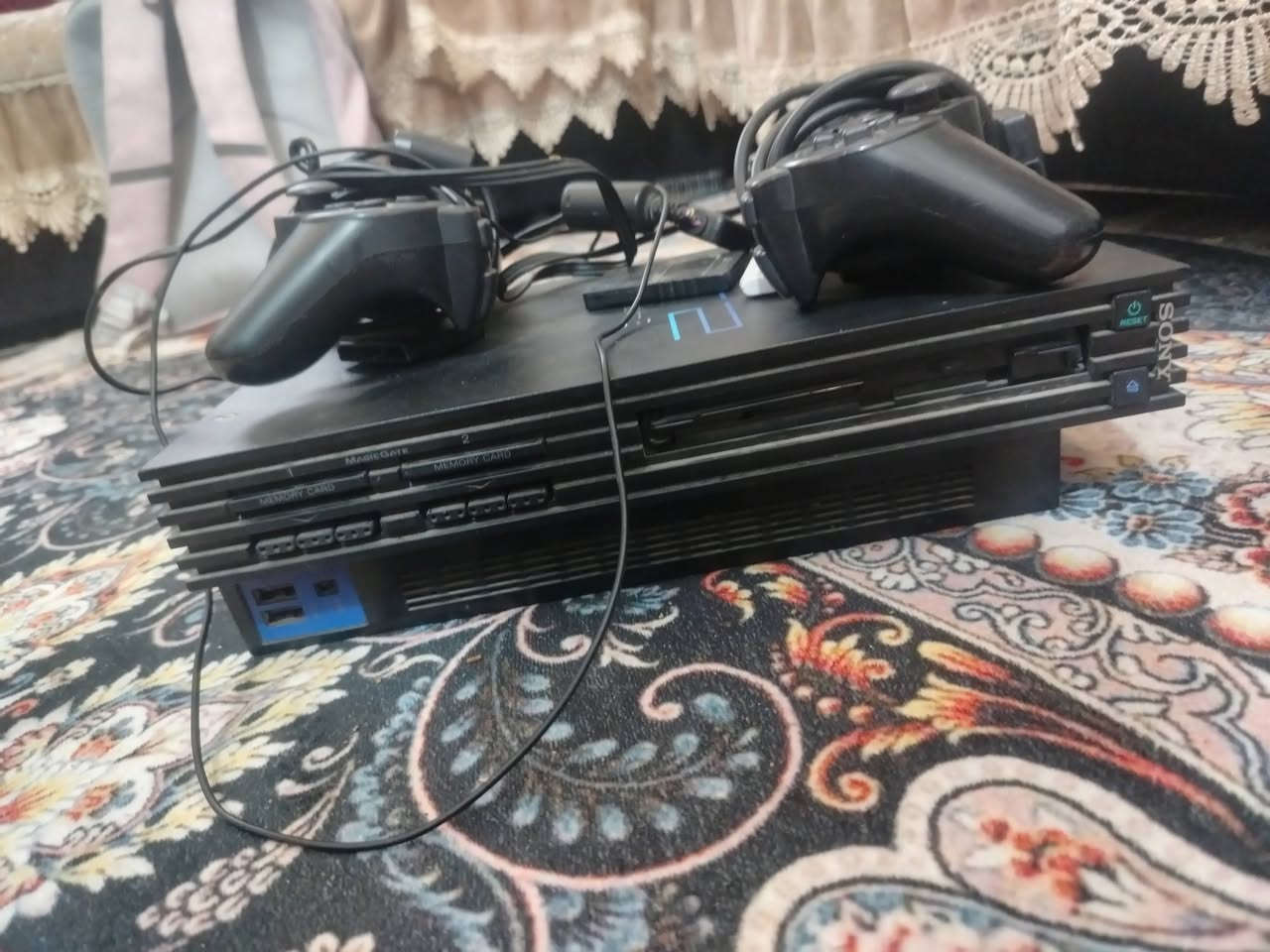 بلي نضيف موضح بل صور يجي كامل ملحقاته مع ثنين يدات معا هارد 32كيكا مع هارد تخزين مع 40لعبه او أكثر رايده ب 50 خدمه توصيل 5


**إذا كنت صاحب هذا الإعلان وتريد حذفه لأي سبب، رجاءا أرسل رسالة إلى الدعم الفني**