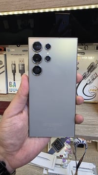 S24 ultra نظيف كلش ممفتوح فقط هاي النقطة الي بالشاشة وشغال ١٠٠ بالمية ...