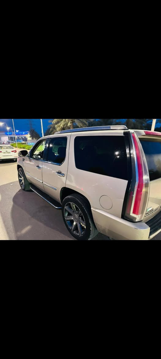 السلام عليكم كاديلاك سكاليت فول فول مواصفات اعله شي معروفه مواصفاته السياره جاهزه موديل 2013 السعر 140  لان مستعجل اوبلعافيه علياخده للاستفسار ***********
