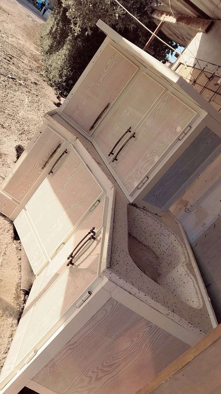 السلام عليكم كاونتر للبيع 
مكلف بالنشر العنوان المحمودية تقاطع الغزال
***********
