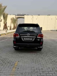 لاندكروز ٢٠١٣ للبيع او مراوس السعر ٢٧٥ ورقه قفل اصل ٢٠١٣ بدون تحديث كي...