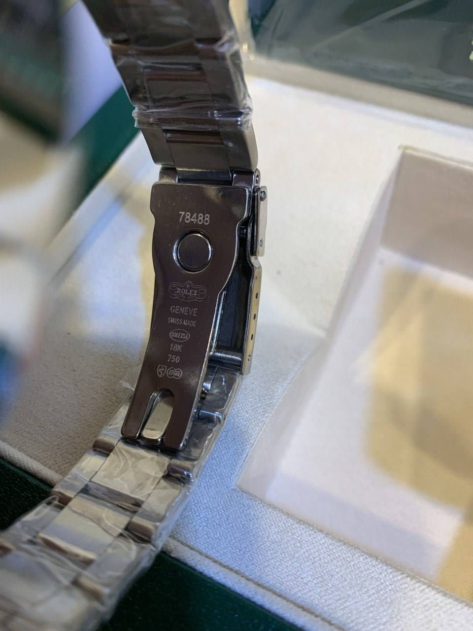 حتى لو متشتري خلي لايك دعم الي وشكرا الك 
رولــ..يكس ديب سي عمق 3000 متر رنك دوار مختومة ذهب ابيض عيار 18 مختمة من كل مكان وزن ثقيل وعداد شهري مقاومة للماء زجاج زفير ضد الخدوش اميال وارقام لامينوس تجي مع كافة الملحقات ( علبة كبيرة + كرت ضمان لمدة سنتين طلاء ومكينة + دفتر تعريفي + شهادة مختومة + ميدالية ) مزاد يبدي من 60 اي رقم جوه 60 ممحسوب وينتهي المزاد بـ 10
توصيل 5 لجميع محافظات العراق


**إذا كنت صاحب هذا الإعلان وتريد حذفه لأي سبب، رجاءا أرسل رسالة إلى الدعم الفني**