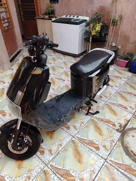 f6 للبيع دراجه نضيقه بصمه وسويج لايت عالي ناصي اشاير يمنه يسره  3 سرع بيها حساس البريك صالي اسبوعين من اخذتها اربع بطاريات بدلتلها كلها جدد مكاني بغداد مقابيل باب الجزيره السياحيه الاول رقم *********** سعرها 400
