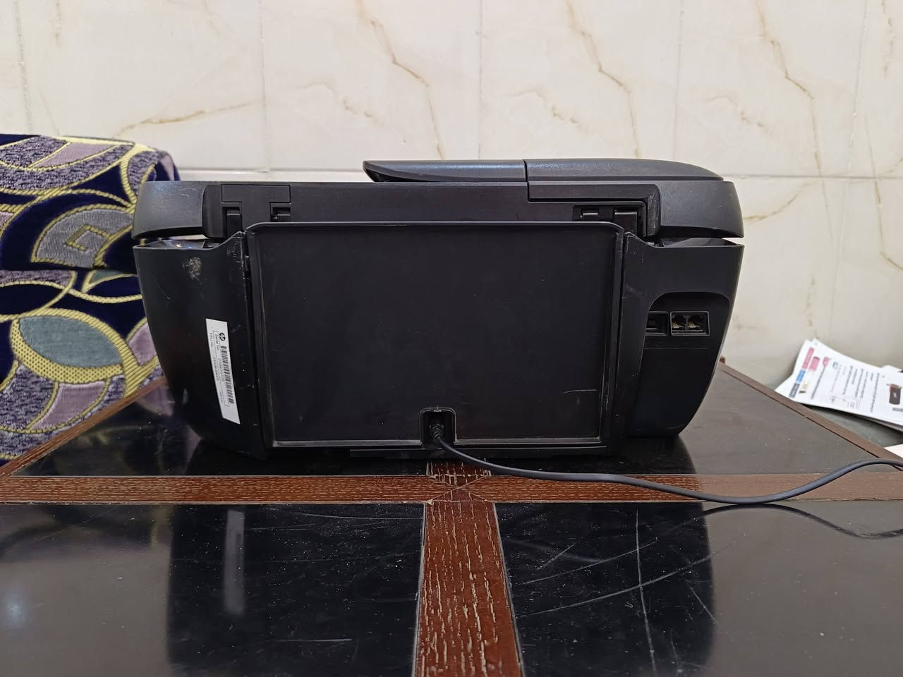 السلام عليك 
طابعة من نوع اج بي ٣٨٣٥ ملون. 
 (hp 3835) clear. 
كاترج حقن بدون منضومة. 
كاترجاته متوفر. 
اسكنر واضح وجيد وشغال. 
شاشة الطابعة لمس وتدعم جميع اللغات وبالاخص العربي.  
الطابعة حليوة ومال بيت.  
مابيها اي عطل. 
تجيك الطابعة مغلفة ووياها احبار + توني مبدل الكاترجات ثنينهم ب20 تجاري،  اما الاصلي ب40 للثنين. 
حبرها متوفر وبكفيك 5000 ورقة 
وبي سعرين بـ 7,000 و 10,000.
السعر ب(((((75,000)))))) الف. 
وبيها مجال للطيبين وتوصيل متوفر لجميع محافظات العراق.
م ***********
