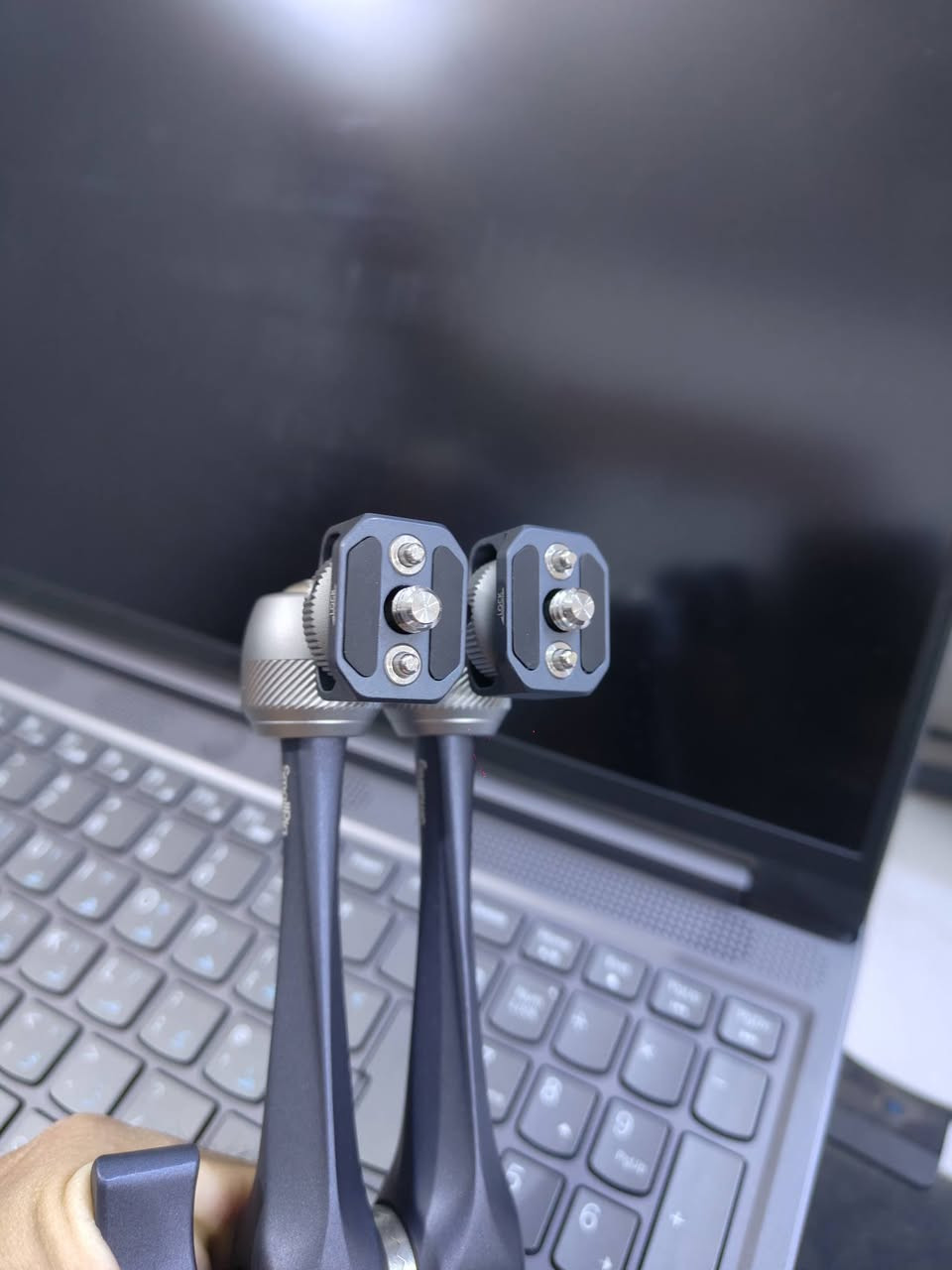 ماجك ارم للبيع
ماجك ارم من شركة smallrig قياس 11 انج النسخة العادية و النسخة الحديثة ضد الالتواء

تفاصيلهن موضحة بالصور السوده هي النسخة الاقدم اما الثانية يجي بيها قفل ضد الالتواء و كلش جديدة حتى العلبة و التغليف موجودات (ما احتاجها حالياً فدا ابيعها)

سعر الاولى40 الف و الثانية 60 الف

مكاني بغداد و توصيل موجود
هذا رقمي ***********
