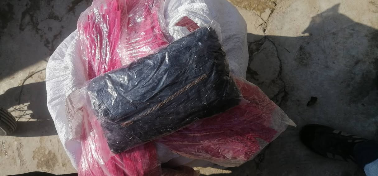 سحابات حجم طويل وقصير ٣ الوان الكيس يحتوي على 100 قطعه سعر الكيس 5الف *********** ( ***********
