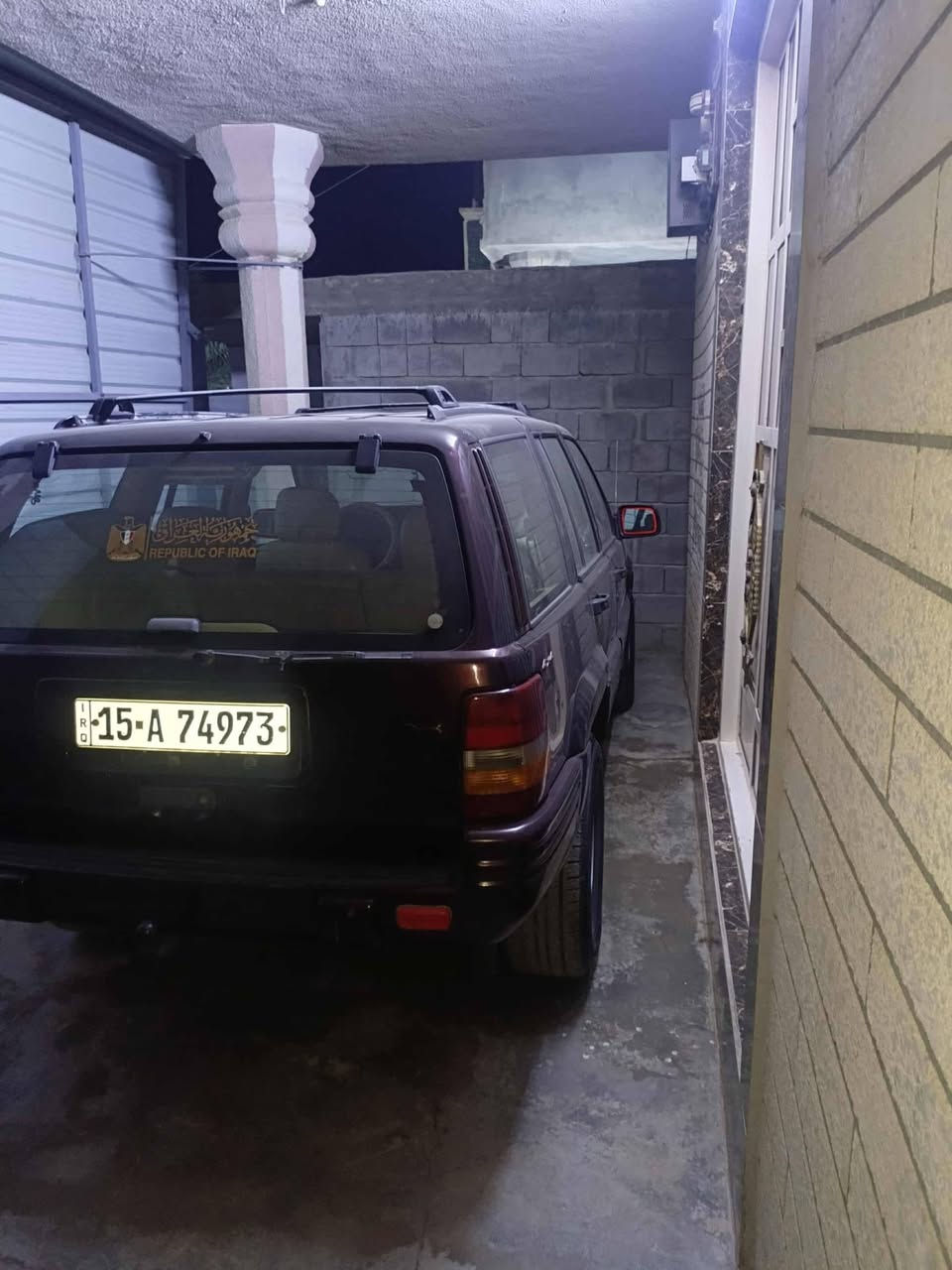 جيب كراند شروكي موديل ٩٦ وضع الشركة بلاد كير ومحرك على البلاد بيها ونه خفيفه بالاكسل فقط وبسمي رقم دولي سنويه ل٣٠ وهزه السعر ٦٠ وبيها مجال رقم صاحب السيارة ***********
