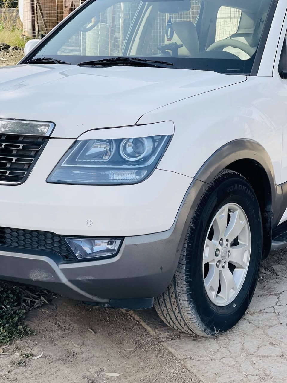 بسم الله الرحمن الرحيم
اخوتي سيارتي موهافي موديل 2016 رقم بغداد دولي جديد
 السيارة نص فول يعني دفع رباعي باب خلفي شفط كشنات جلد  تشغيل سويج بدون بصمة وفتحة السيارة جاهزة ومالت بيت مصروف عليها وداخلة ادامة كاملة بداية السنة الصدر امامي خلفي جديد ودبلات جكسارة يعني السيارة ماتهفي  المحرك مكفول سبانة مافاتحة برغي بي والكير ايضا مبدل فلتر ودهن ضمن حملة الادامة قبل العيد شديتلها منظومة غاز يعني تفويلتك اسبوع ب10 الاف ماكو صرف وتريد تبقى على منظومة الغاز هي دكمة تخول ومبدل بيها تخم نوزلات اصلي غرفتها نظيفة كلش بيها كلير جامغ وباب امامي جهة اليمين اثر شخطة ستوتة  بالبياع  موجود سونار تفضل  راسلني ويوصلك اي شي تريد نسيت اكتبة السيارة عارضهاب160 بيه مجال للشراي  وهذا ارخص سعر لموديلها ولمواصفاتها   والسيارة مكلفتني اكثر من شدتين بس بالبيع يحكم السوك 
اتمنى عدم الازعاج من الناس الي ما تشتري وتحياتي للجميع 
اتصال ***********
