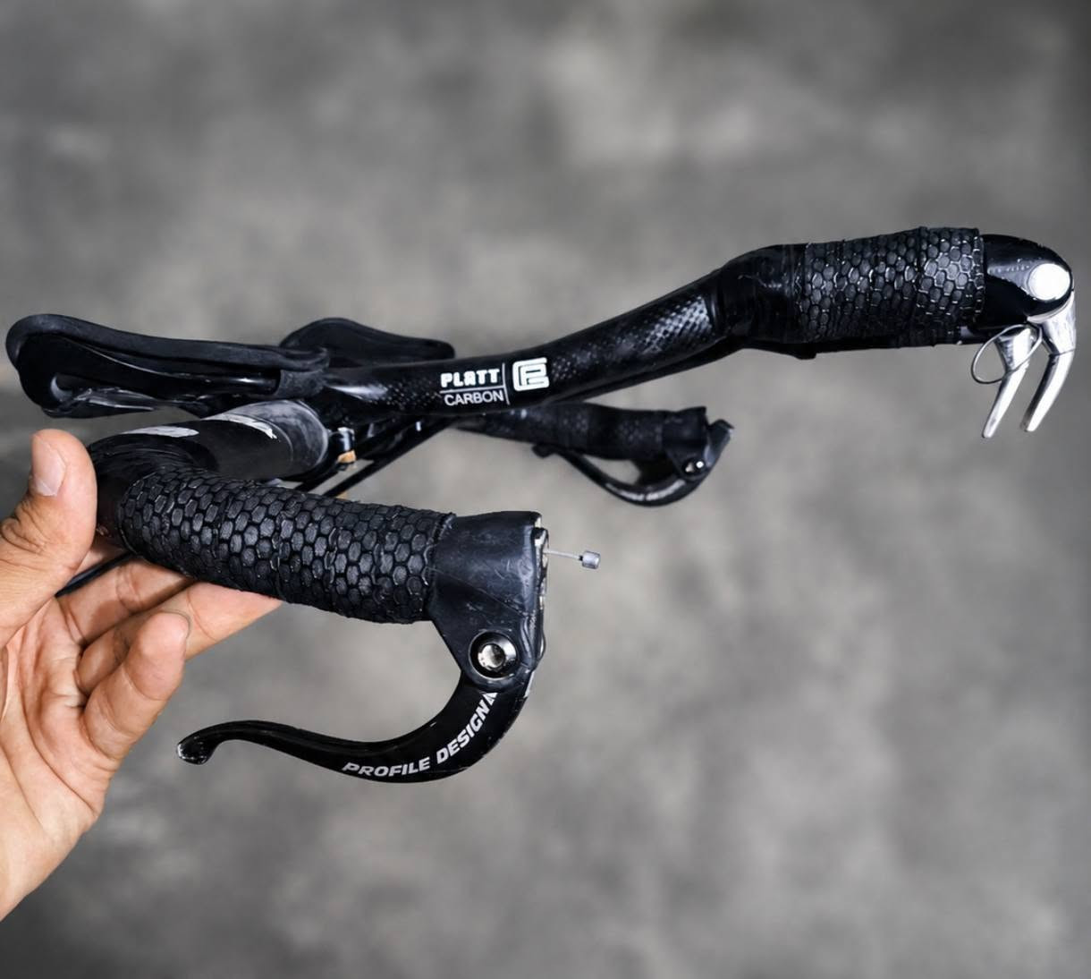 ستيرن ضد الساعه كامل
سكتات كاربون PLATT CARBON
بدالات ميكانيك SHIMANO
بريكات+ستيرن PROFILE DESIGN

                        🔵متوفر توصيل جميع المحافضات
للتواصل خاص او واتساب🟢***********
