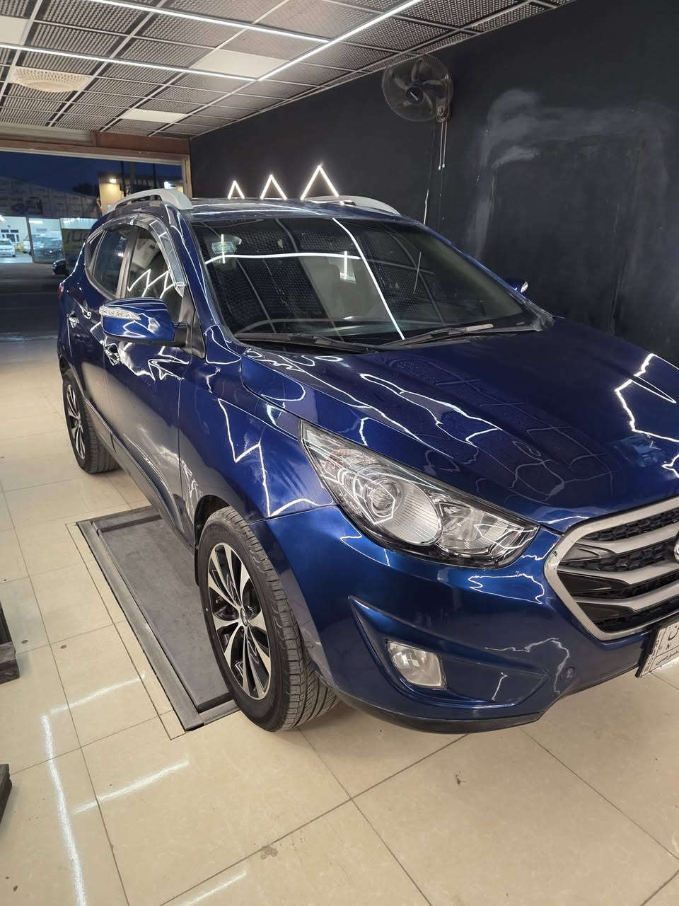 السلام عليكم 
توسان ٢٠١٥ وارد امريكي 
محرك ٢٤٠٠ gdi معلي كازكيت بدون ادوانص 
فول مواصفات ماعده البنوراما 
بصمه تشغيل وابواب 
كشنان جلد وكهرباء وتدفئه 
شاشه صغيره لمس 
بكلايت led
حساسات خليفه 
نزول منحدرات 
فول تحكم ستيرن 
تبريد لمس تحكم مناخين 
رقم بغداد تحويل ثاني يوم باسمك 
سياره جاهزه من كلشي من محرك وكير وصدر وكشر ماتصرف عليه اي شي 
حادث امريكه البنيد وبيه صبغ وكلير اثر جراد الاحمر صبغ والوردي كلير هاذه مو صبغ ولا حادث 
سعره ١١٨ وبيه مجال بسيط 
مكاني صلاح الدين بلد 
***********
