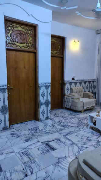 الدار للبيع طابو صرف بناء حديث المساحه 150غرفتين وصاله ومطبخ واستقبال صحيات داخلي  وخارجي الارضيه مرمر درجه اولئ  قرب مدرسه عطاء القاسم حي الزهراء السعر 100للاستفسار  ***********
