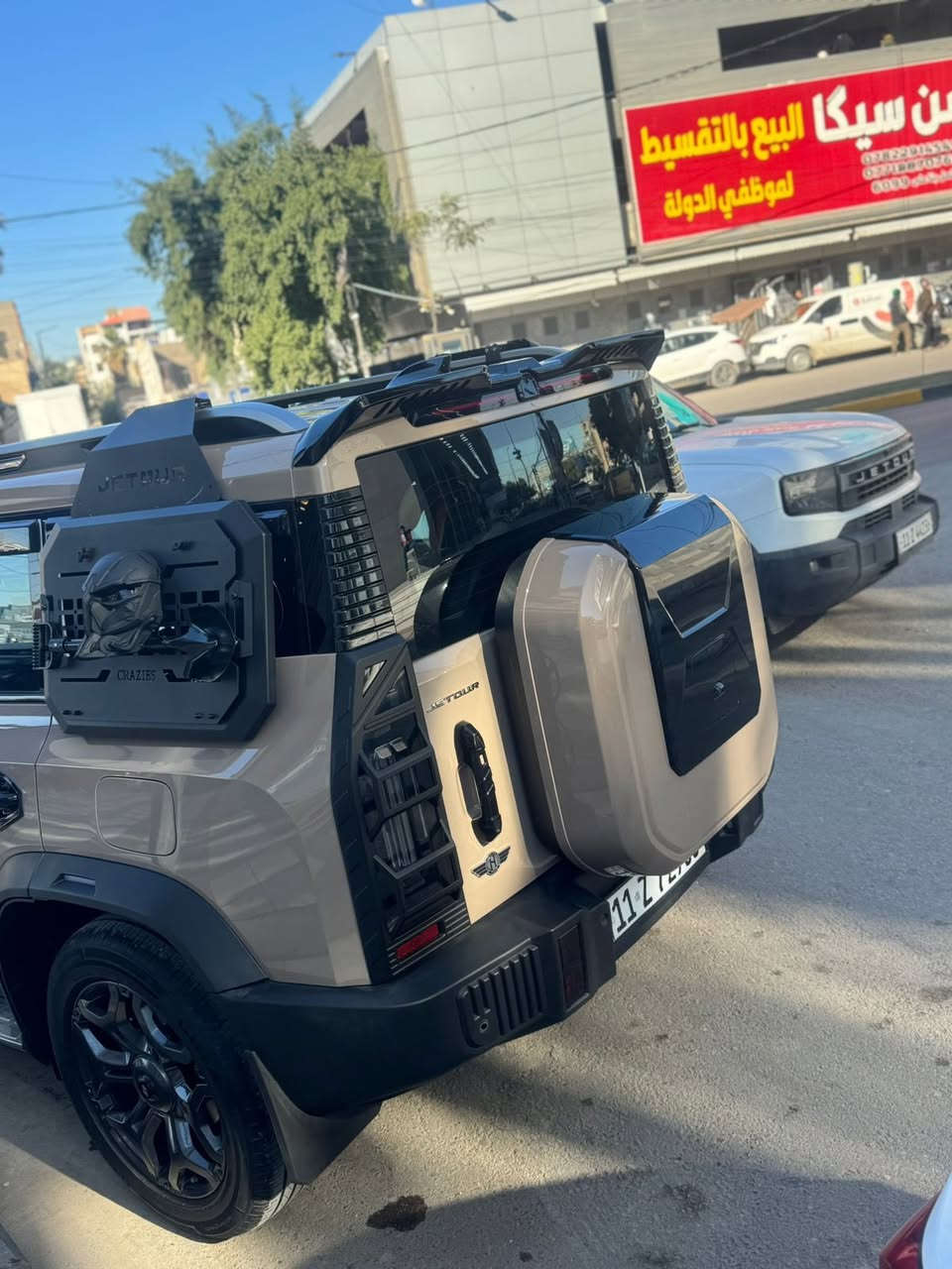 🚗 Jetour T2 2025 – فئة لاكجري
🔹 اللون: صحراوي (المطلوب)
🔹 الرقم: بغداد جديد
🔹 المواصفات: فول مواصفات

✨ الإضافات:
▪️ سيبايا
▪️ بلوجكترات
▪️ درج
▪️ بوكس جمجمة
▪️ بوكس علوي فوق السيبايا
▪️ درع أمامي
▪️ درع خلفي
▪️ خيمة بردة مع إنارتها
▪️ دواخل صاج كامل
▪️ أرضيات روز لاين
▪️ ساعة دشبول

⚙️ أنظمة وتجهيزات إضافية:
▪️ داش كام كامل مع كامرات أمامي وخلفي
▪️ نشرة دشبول أصلي
▪️ كت كامل أسود مكمل على السيارة
▪️ كماليات أوف رود كاملة

📍 حالة السيارة: جديدة جداً
📍 الممشى: 21,000 كم فقط (اخت الزيرو)

🛡️ ضمان هارلم: 10 سنوات
🛡️ كفالة عامة

📞 للاستفسار: ***********
📍 مكان السيارة: الأعظمية – بغداد
