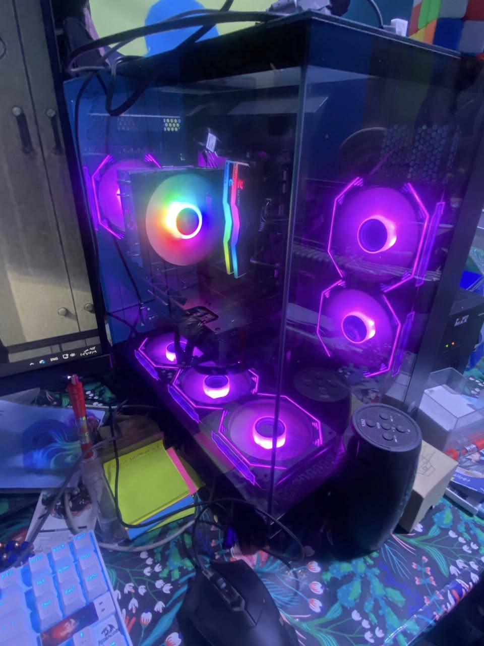 سلام عليكم
مكلف بالنشر سيت اب للبيع

مواصفات pc 

 معالج Ci5 14400f

رامات RAM 16GB T-FORCE RGB 3600 DDR5

مبرد هوائي FAN  AG 400

 مذر بورد B760 ASUS PRIME

كرت شاشة RX 7700XT SAPHAER NITRO 12GB

هارد SSD 1TB NVME LEXAR M.2

 كيس Case Alexander

شاشة AOC G27G4F

180hz

2k

 ips

+ ups off lineمن powermax 

3000va

ملحقات 

كيبورد Redragon k552w-RGB-1

+ماوس Redragon M601-RGB V2

 السعر 2 مليون (مليونين)

للتواصل 

0773 092 2775

0784 291 2911

