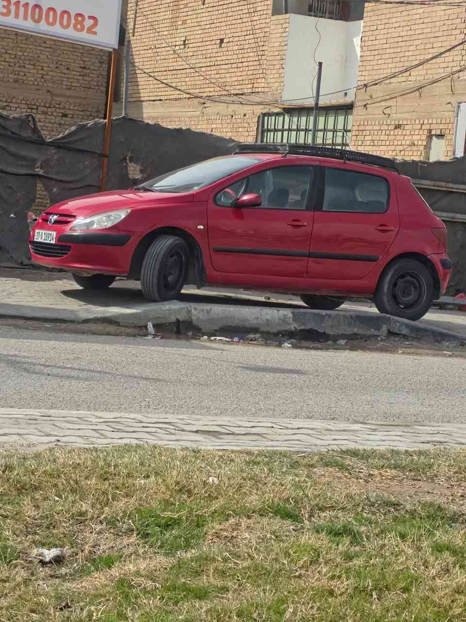 السلام، عليكم،
بيجو فرنسي موديل 2005
تبريد شغال محرك وكير مكفولات 
كير وتماتيك
 شاشه كامره
 تخم تاير جديد
باتري جديد
 جام وتو تحكم مري
***********
