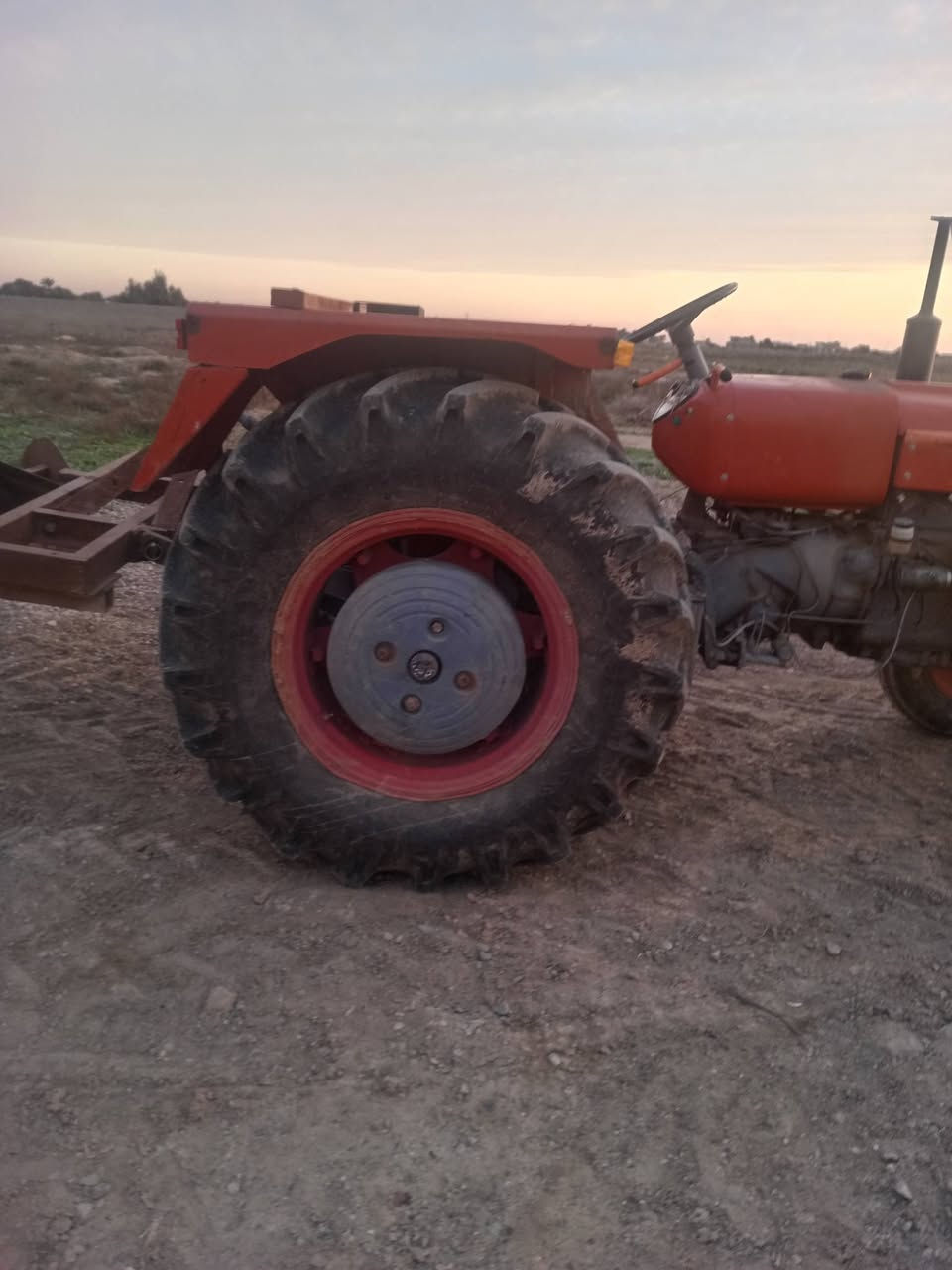 عنتر٧١ البيع جاهزه ماكو نقص خير من الله موديل ٨٧تخم تايرمحرك شرط ماكوتبخيرفدان وياهه جديد مكينه بدون شرط مكفواله مكان ديالى الستفسار ***********
